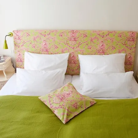 In Hotel 3*
